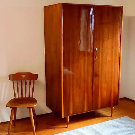 Kefiko, L'alloggio Nyaraló