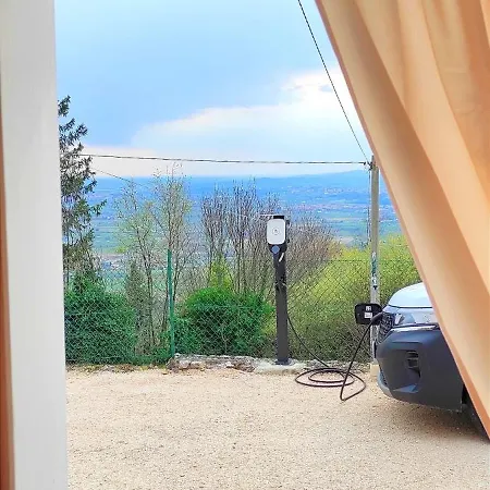 Kefiko, L'alloggio *